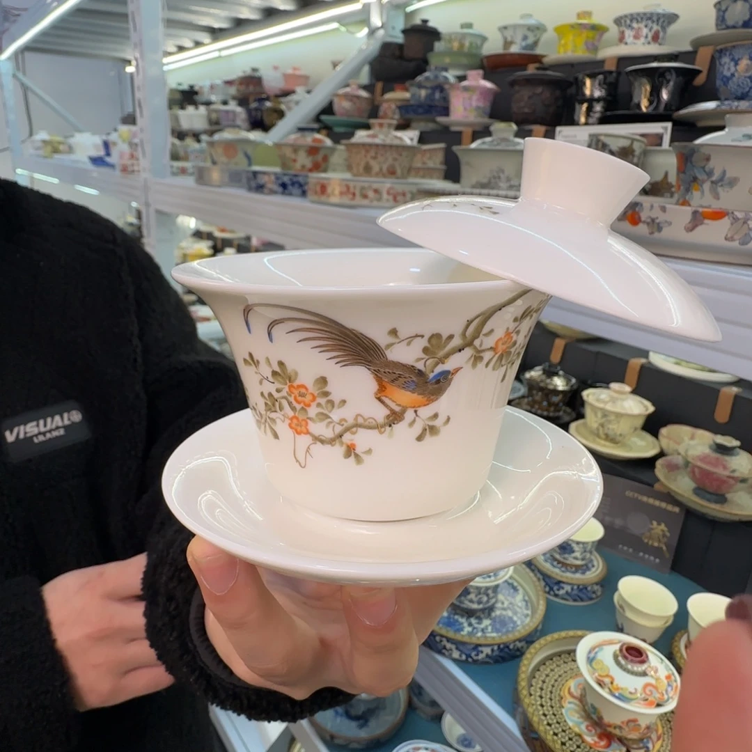 这些盖碗很漂亮我很喜欢！！