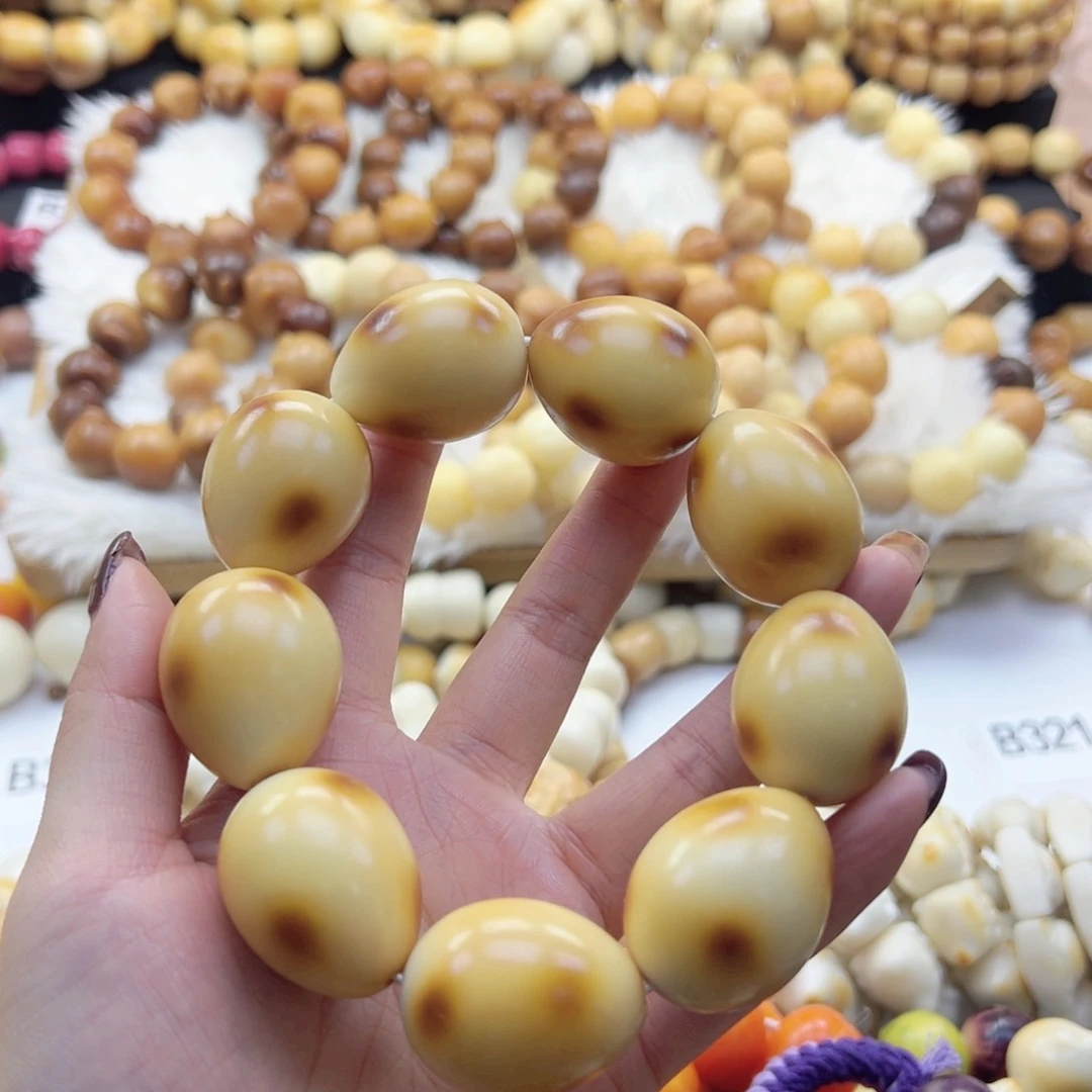 吊坠白玉菩提大**川鸡蛋虎皮色32➕