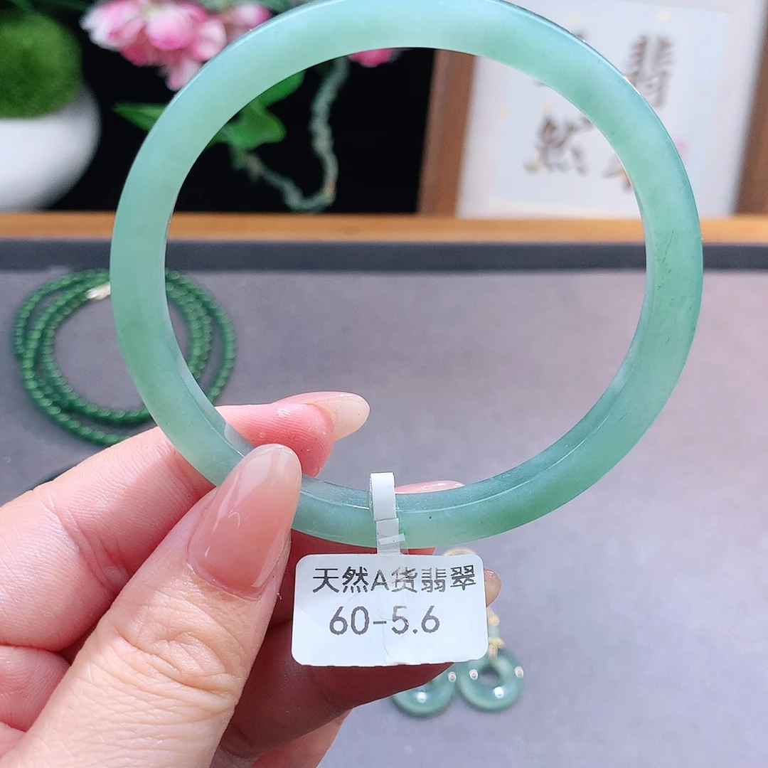 未镶嵌手镯（圆镯）翡翠