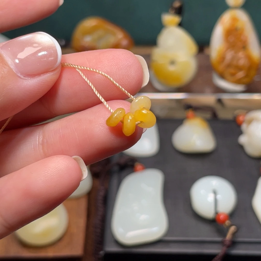 和田玉未镶嵌颈饰丽****?