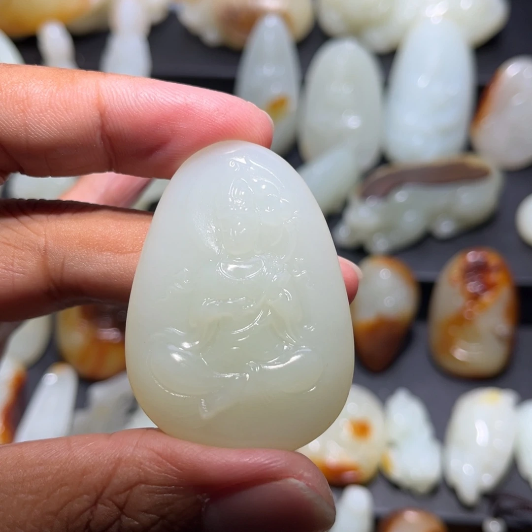 C***h和田玉未镶嵌颈饰