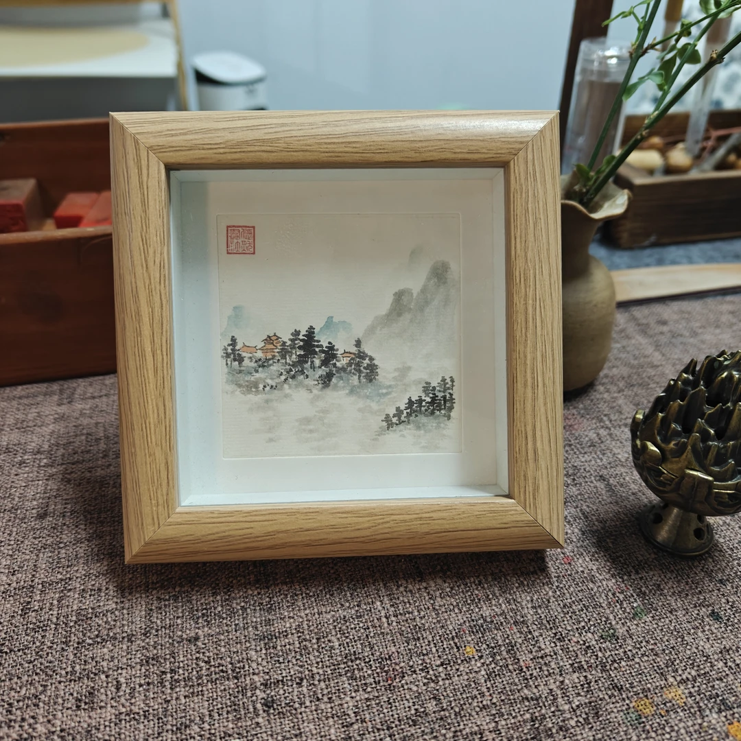山水画小摆台，外框尺寸12*12厘米。意境小山水。