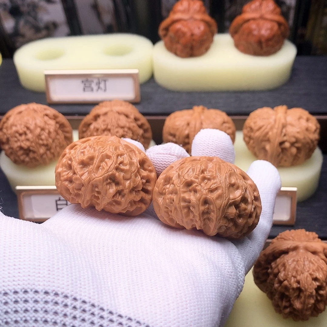 文玩核桃吊坠是****孩403号宫灯42