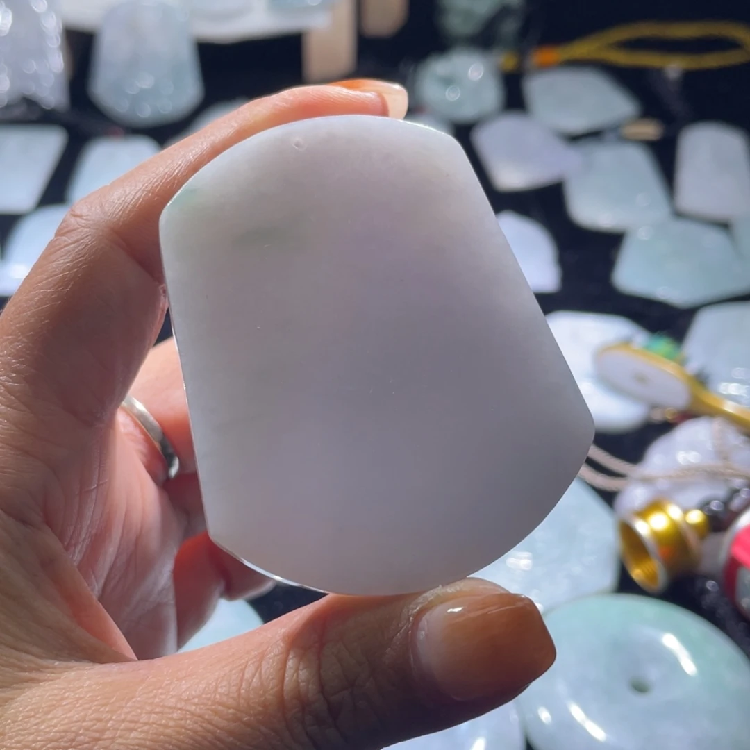 翡翠未镶嵌颈饰无事牌