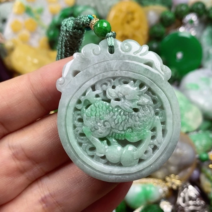 翡翠未镶嵌吊坠(赠链)
