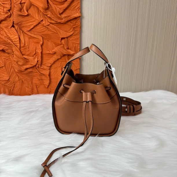 99新 LOEWE/罗意威 焦糖色吊床mini单肩包/香菜奢品