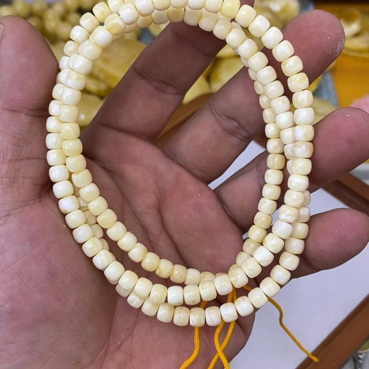 蜜蜡未镶嵌裸石串