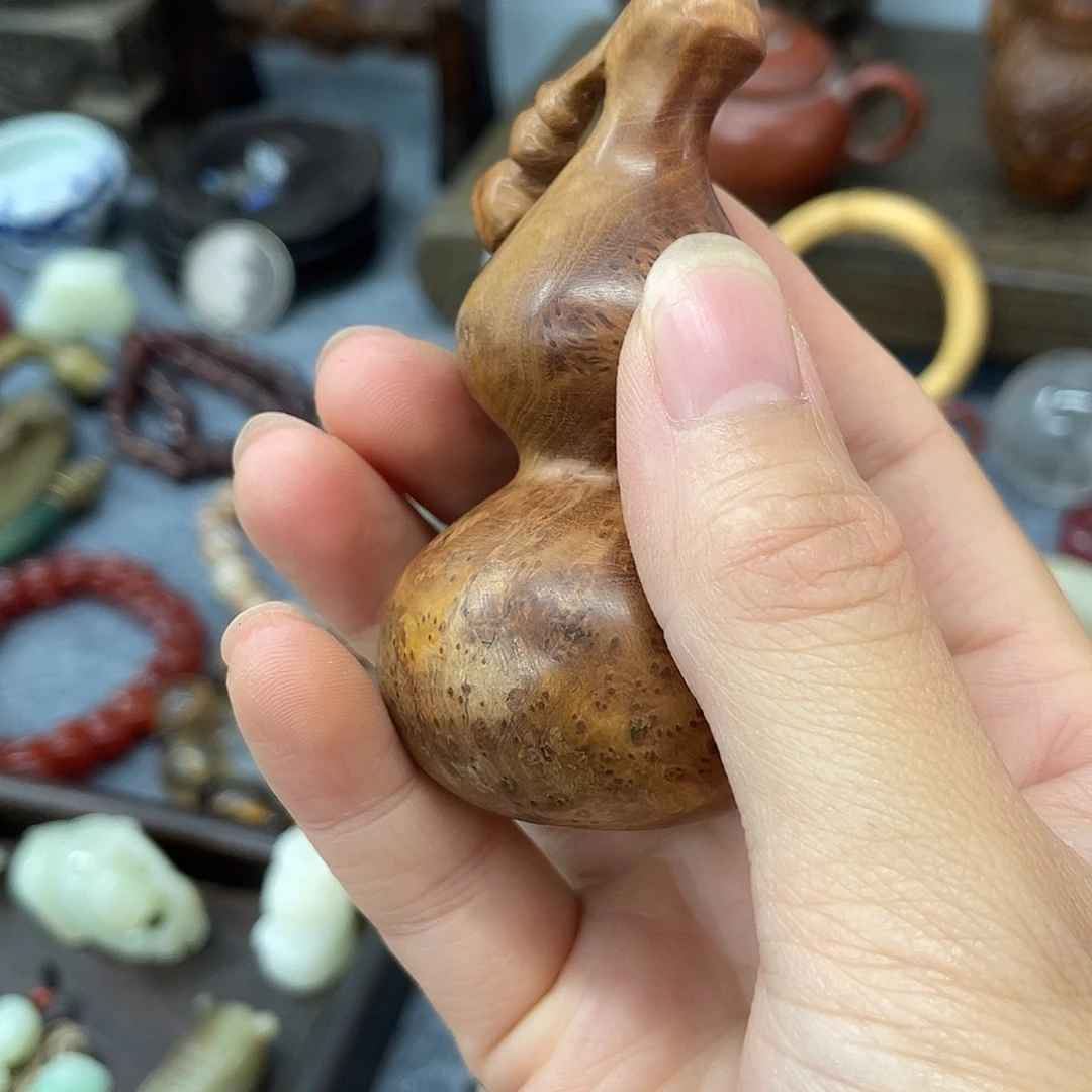 九***翅有机玻璃摆件。小物件一个。