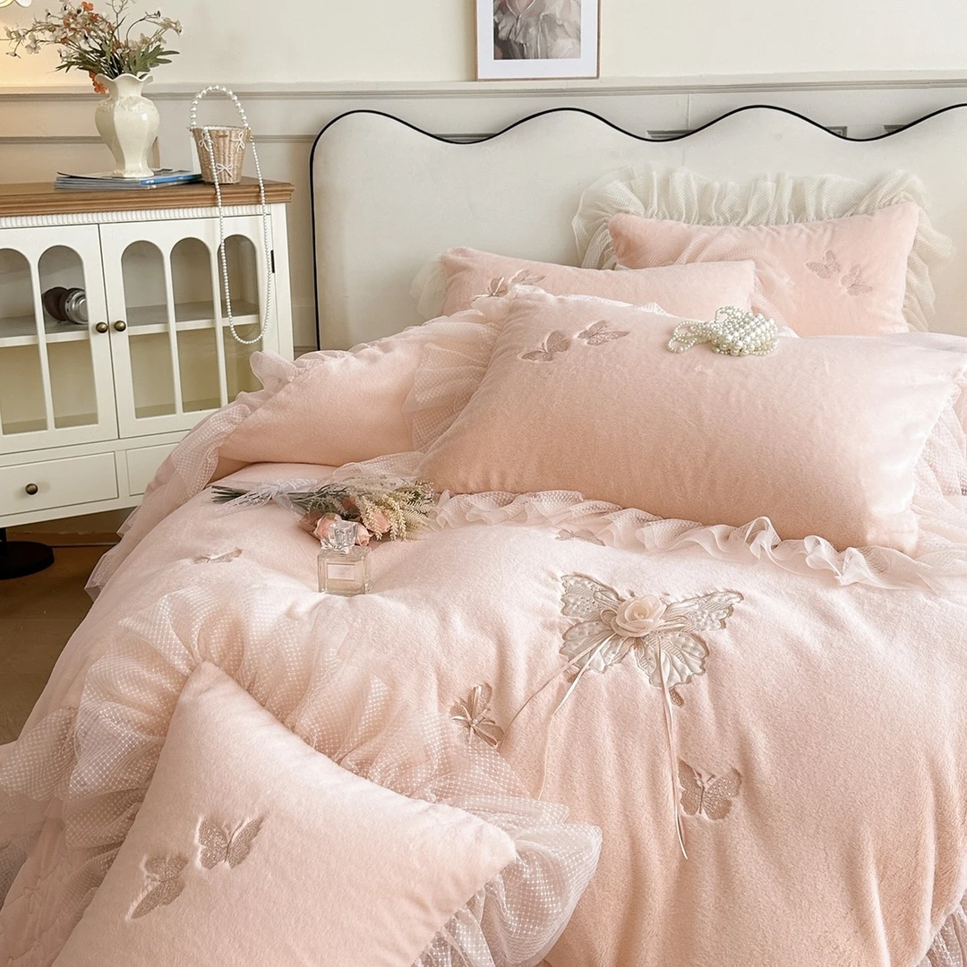 2025新款加厚兔毛绒+牛奶绒韩版床盖款绣花手工花保暖十个勤天