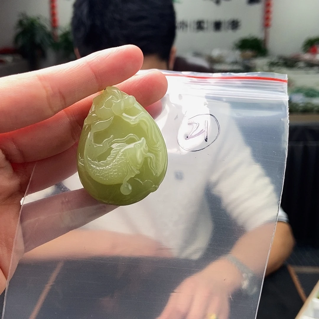 和田玉未镶嵌颈饰颜色多样性发拍一发一