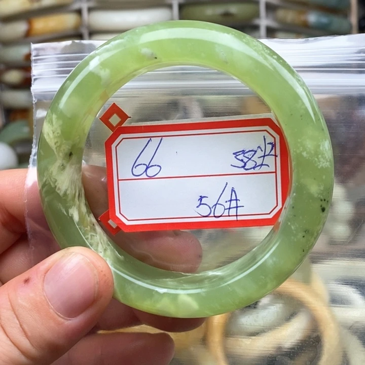 未镶嵌蛇纹石玉颈饰