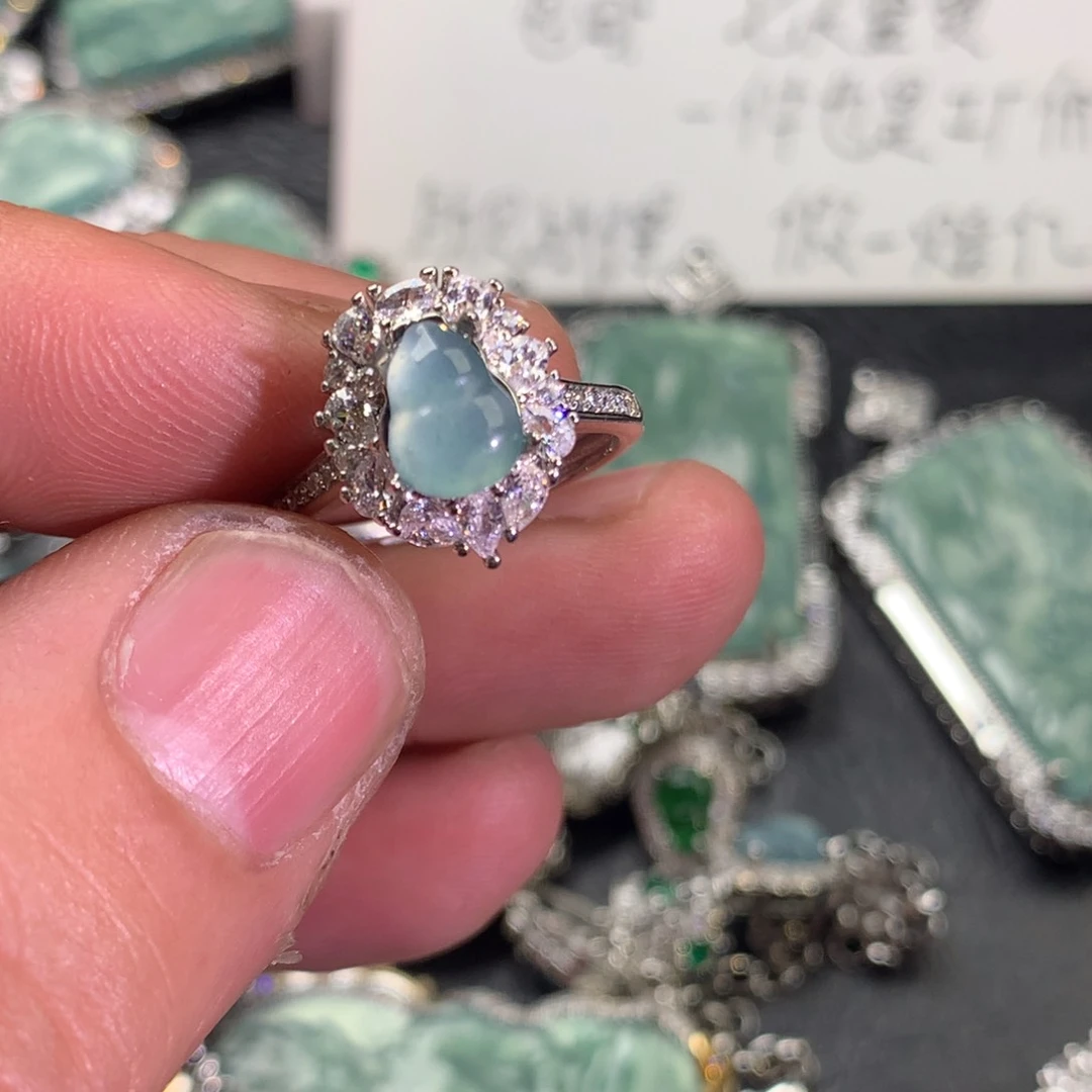 翡翠颈饰未镶嵌葫芦戒指