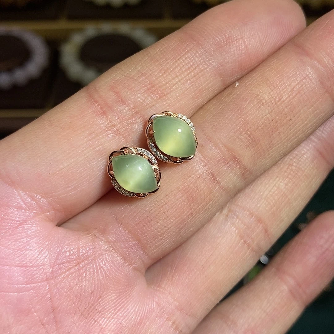 【闪购商品】银S925镶嵌和田玉（碧玉）耳钉