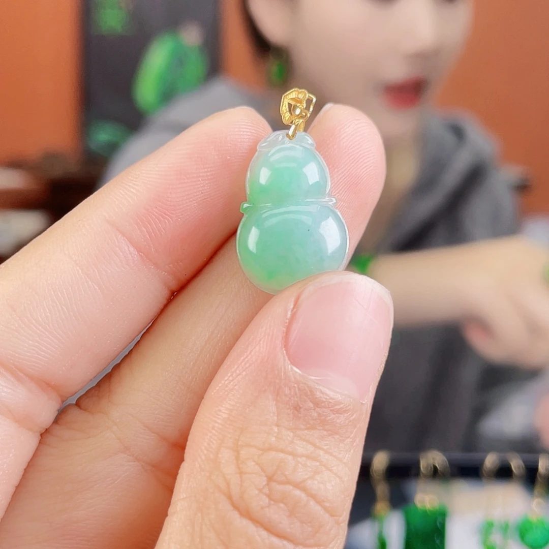 翡翠18K金镶嵌耳饰