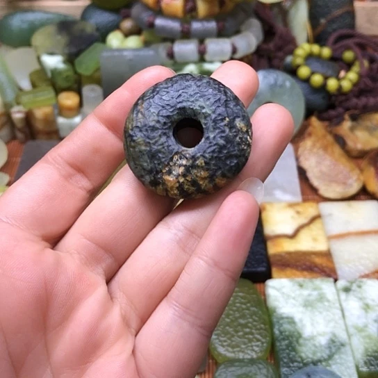 岫玉未镶嵌颈饰岫