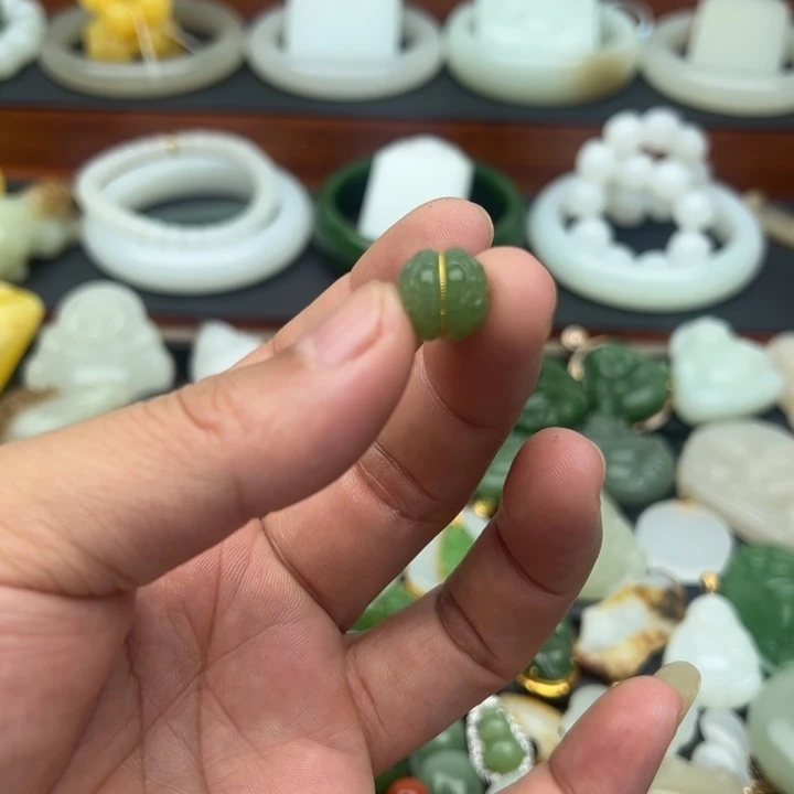 景****和田玉18K金镶嵌吊坠(不含链)