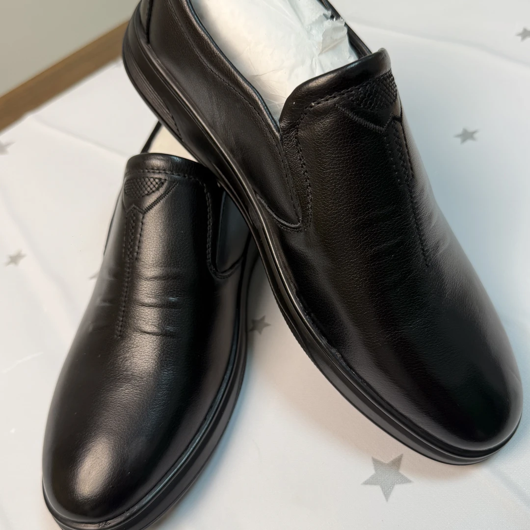 耐磨防滑低跟商务风透气休闲皮鞋百搭软底时尚