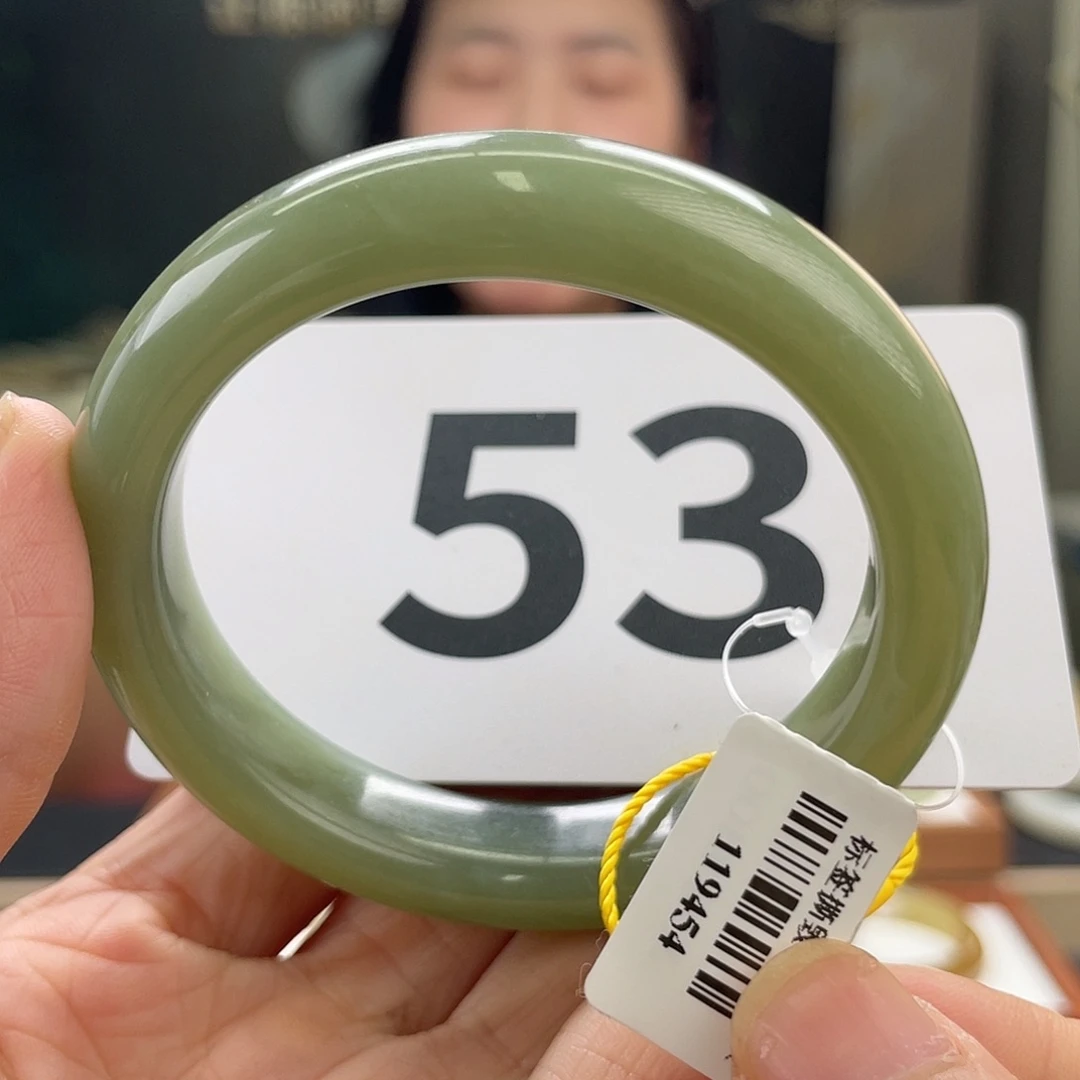 和田玉手镯未镶嵌微瑕58