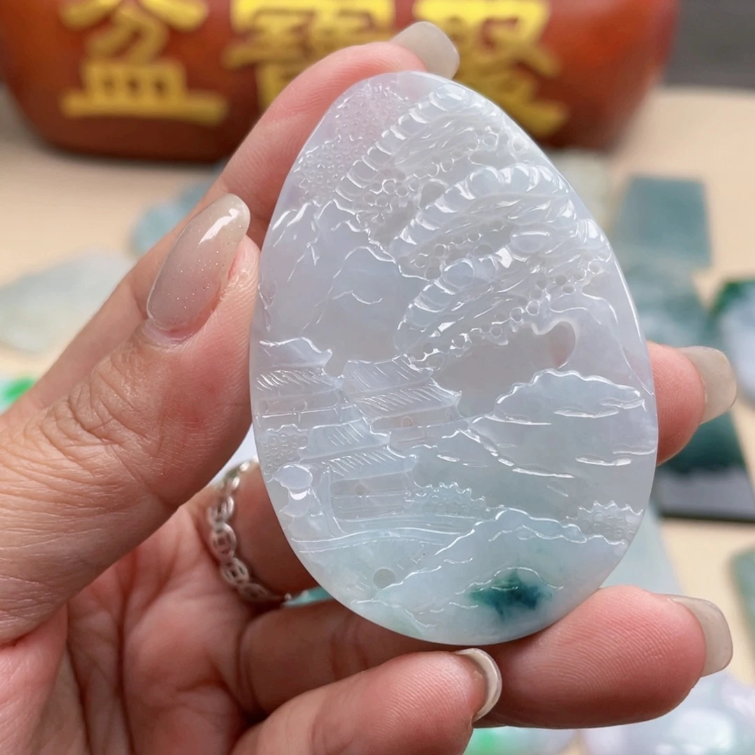 翡翠未镶嵌颈饰山水