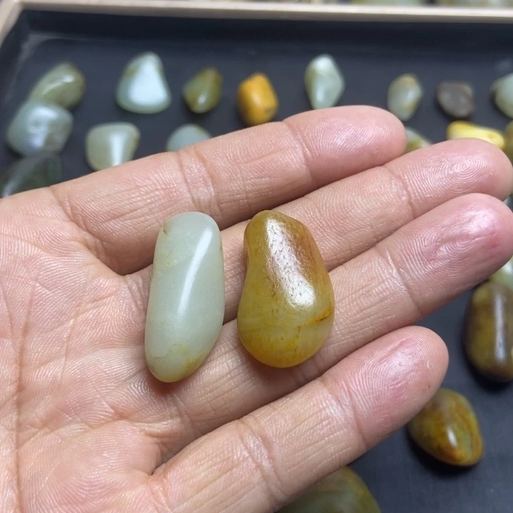 蓝***天和田玉（糖玉）未镶嵌珠宝奇石