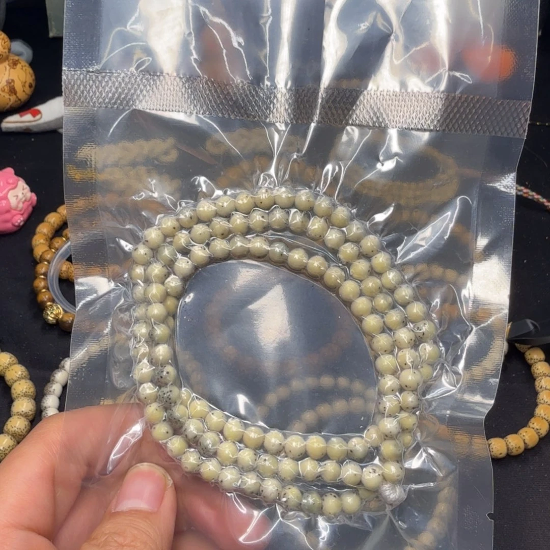 阳***撒吊坠星月菩提石玉通体大留白圆珠108。 6+