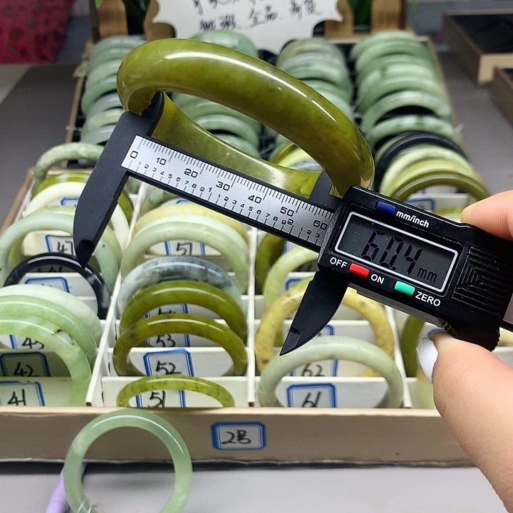 未镶嵌蛇纹石玉手镯60