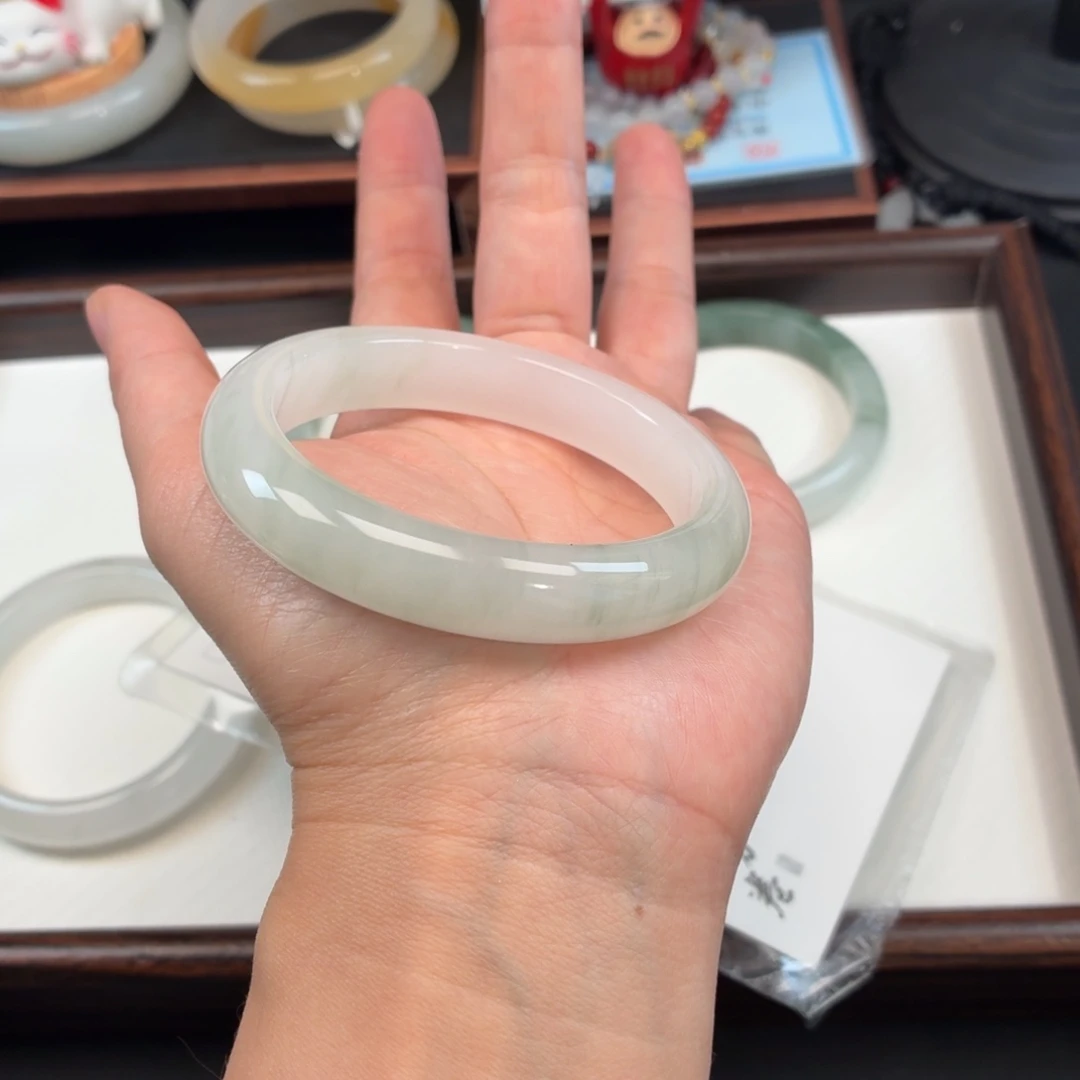 X***辰石英质玉未镶嵌手镯83