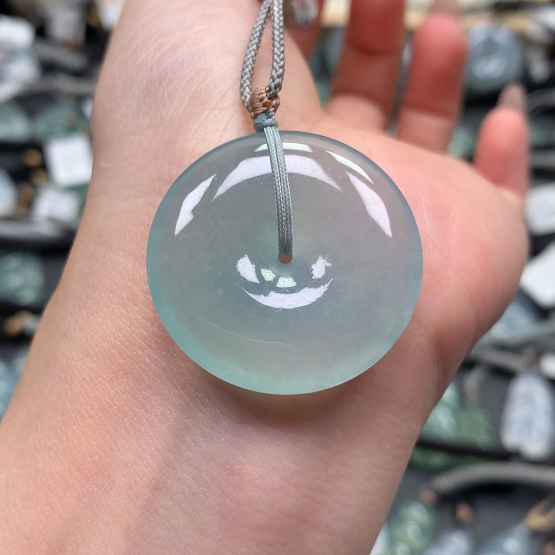 翡翠颈饰未镶嵌扣子