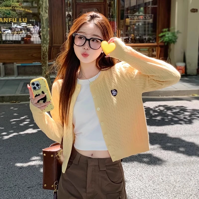 苏三三针织开衫外套女装秋款爆款2025新款外穿慵懒风毛衣黄色上衣