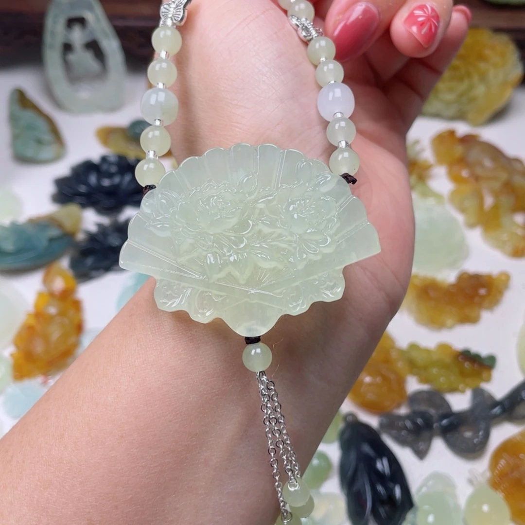 蛇纹石玉颈饰未镶嵌