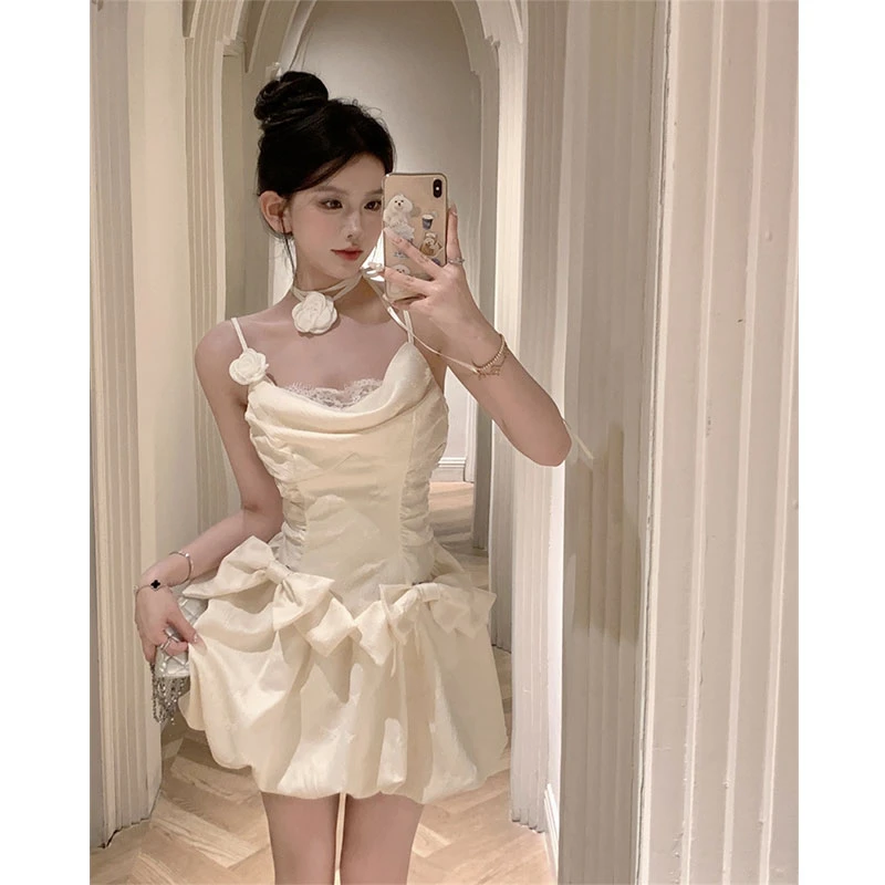 夏季新款时尚小众设计感提花吊带连衣裙纯欲辣妹修身收腰花苞裙子