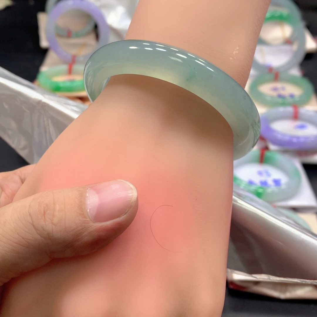 翡翠未镶嵌手镯翡翠