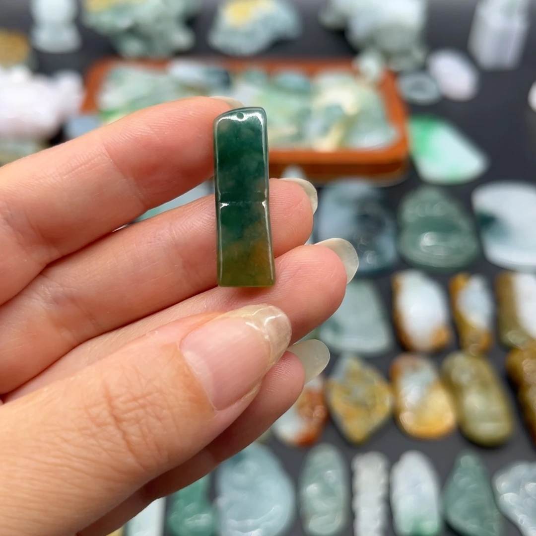 翡翠未镶嵌颈饰竹节