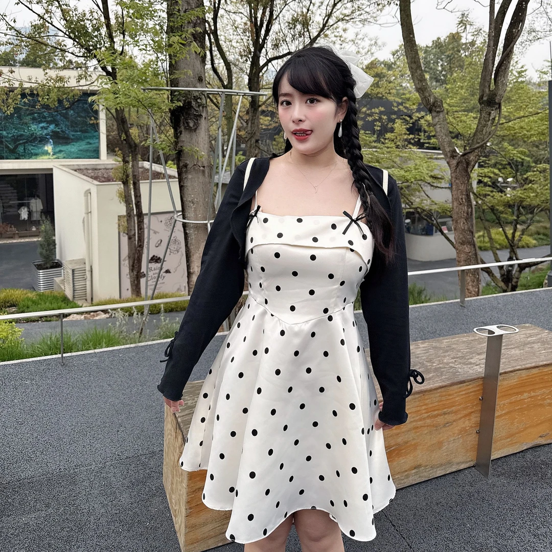 码加加56186胖MM白搭波点收腰a字吊带2025年夏季新款法式气质套装