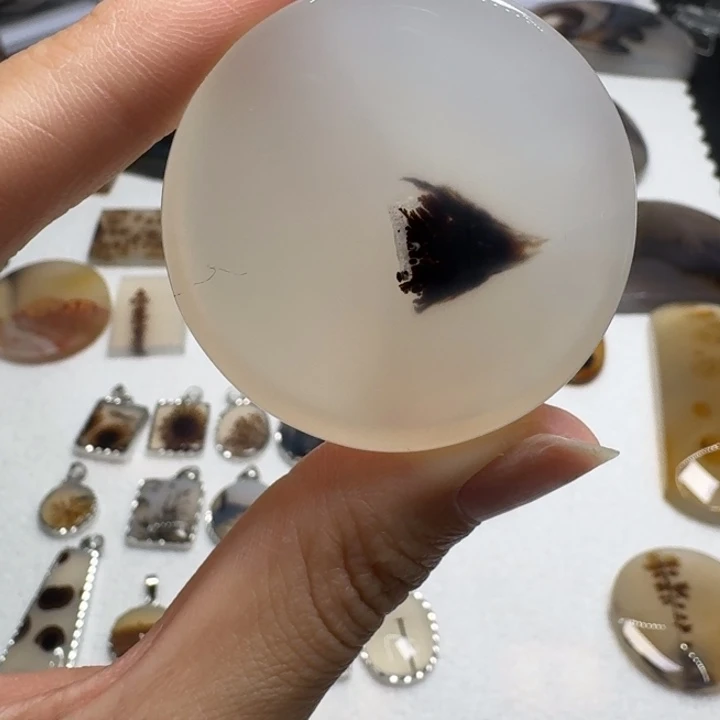 玛瑙/玉髓未镶嵌珠宝奇石