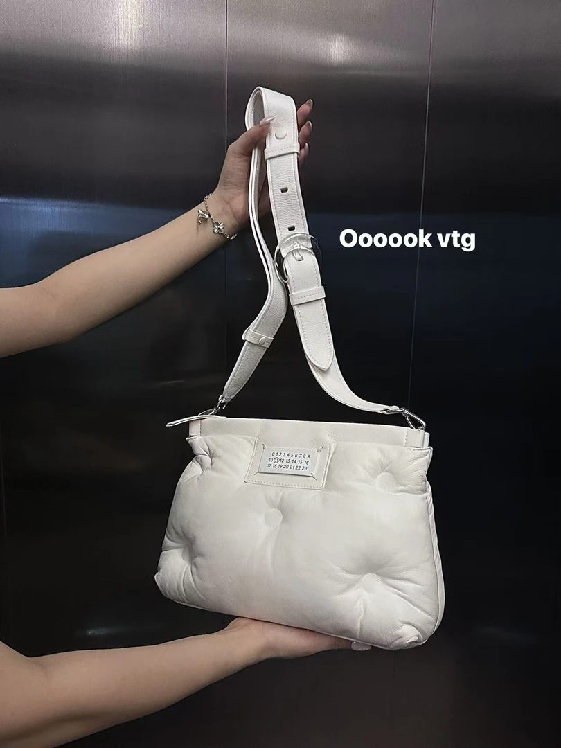 95新 YSL/圣罗兰 Margiela马吉拉   白色云朵单肩包