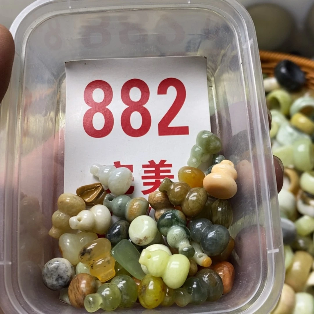 蛇纹石玉挂坠未镶嵌