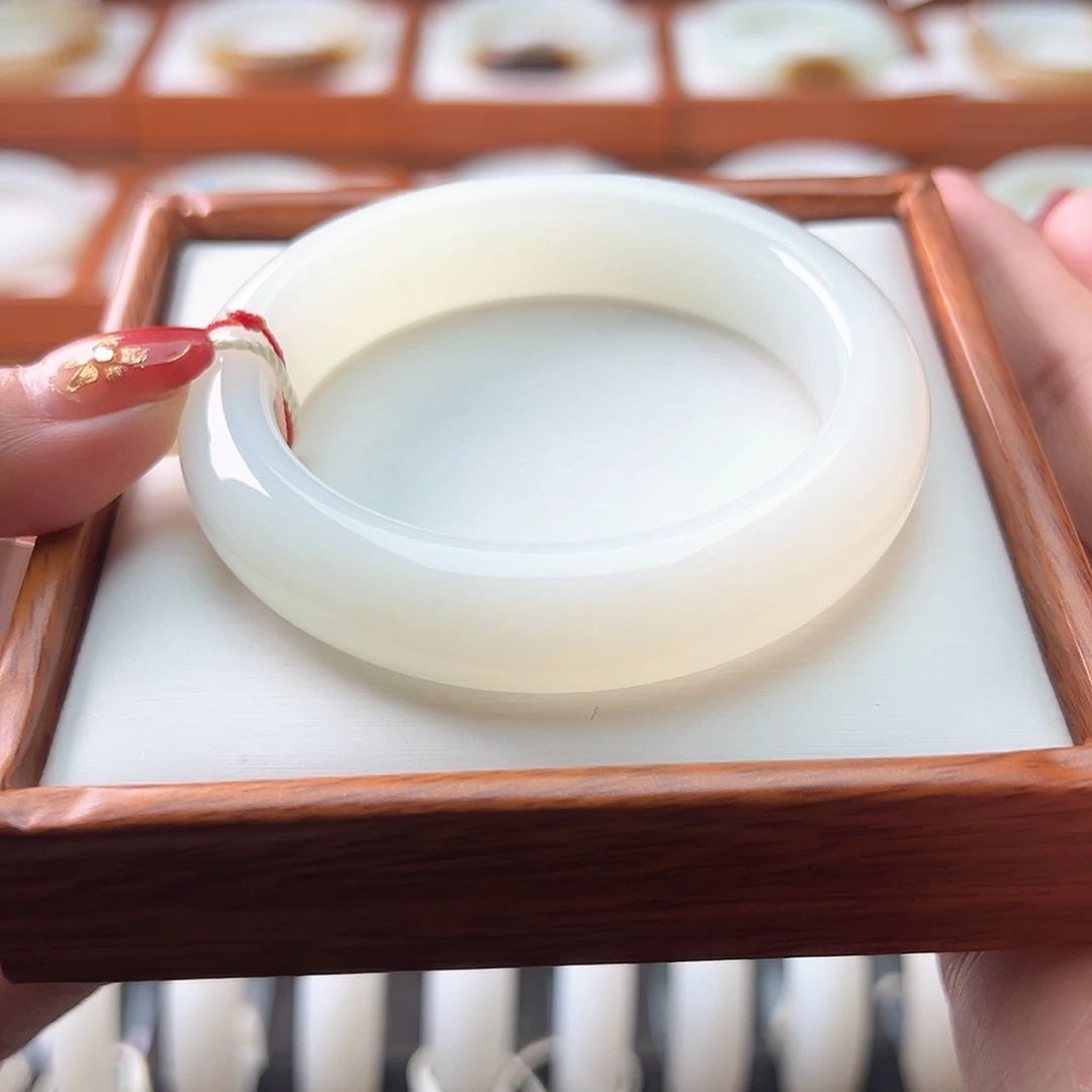 和田玉手镯未镶嵌56