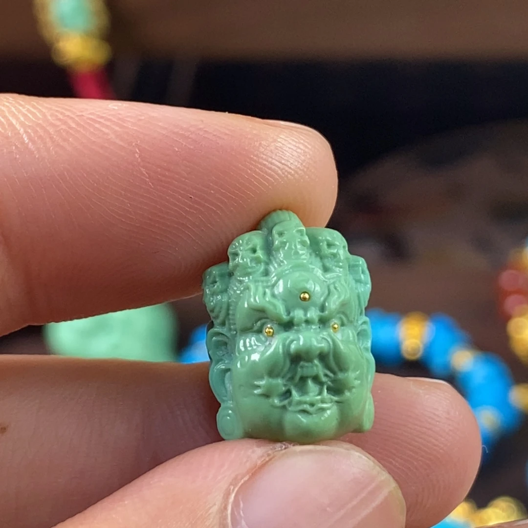 绿松石未镶嵌。大黑天