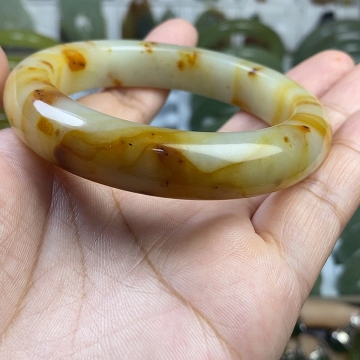 蛇纹石玉手镯未镶嵌