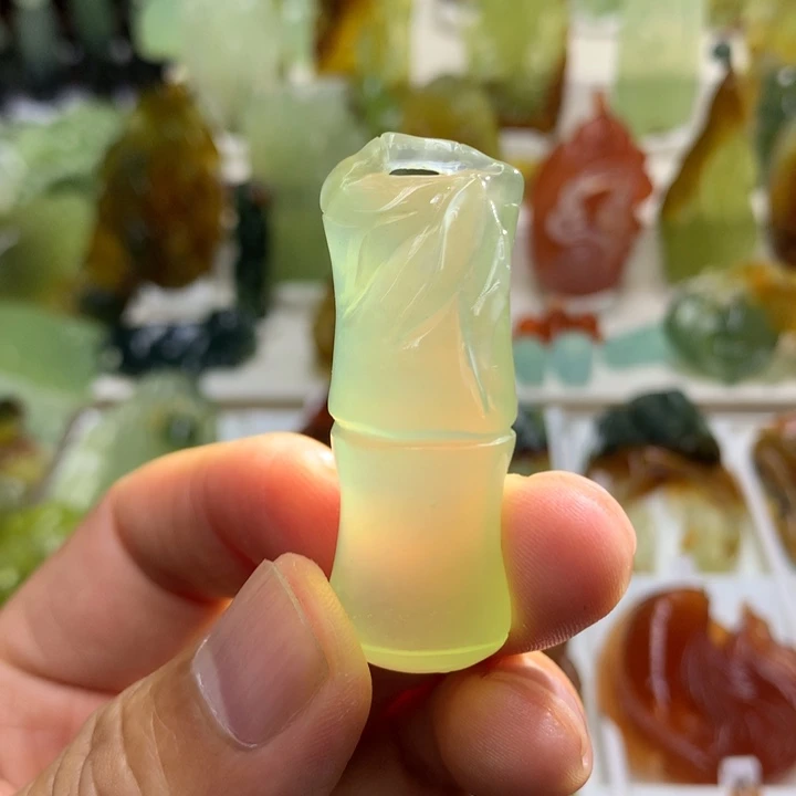 蛇纹石玉未镶嵌珠宝奇石