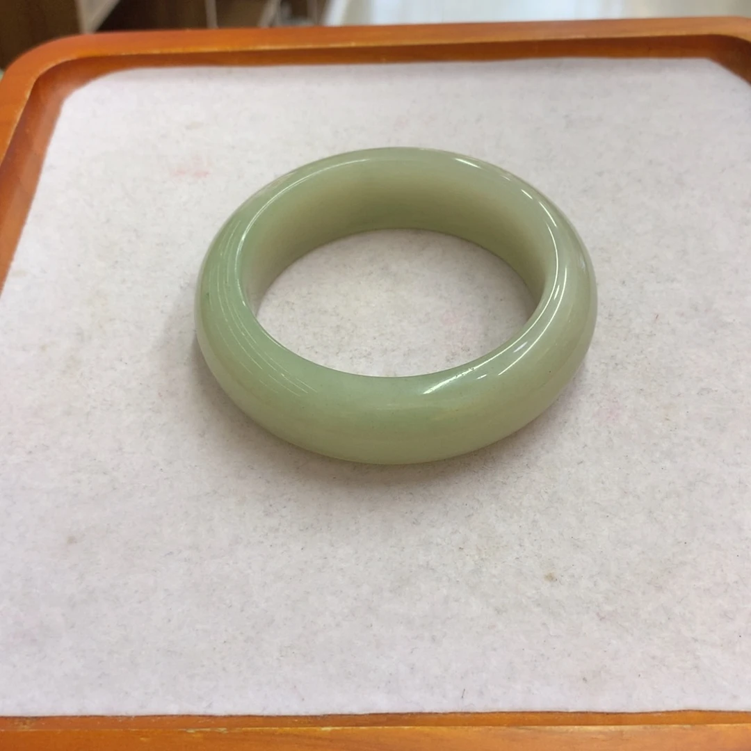未镶嵌手镯石英质玉