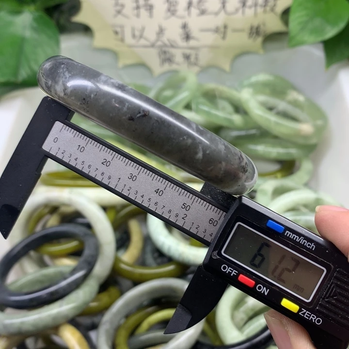 蛇纹石玉未镶嵌手镯26