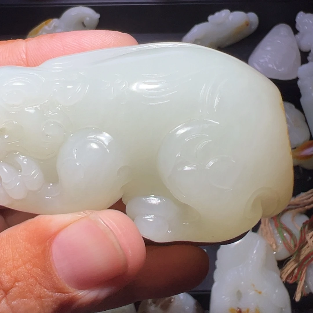 阳****颈饰未镶嵌和田玉