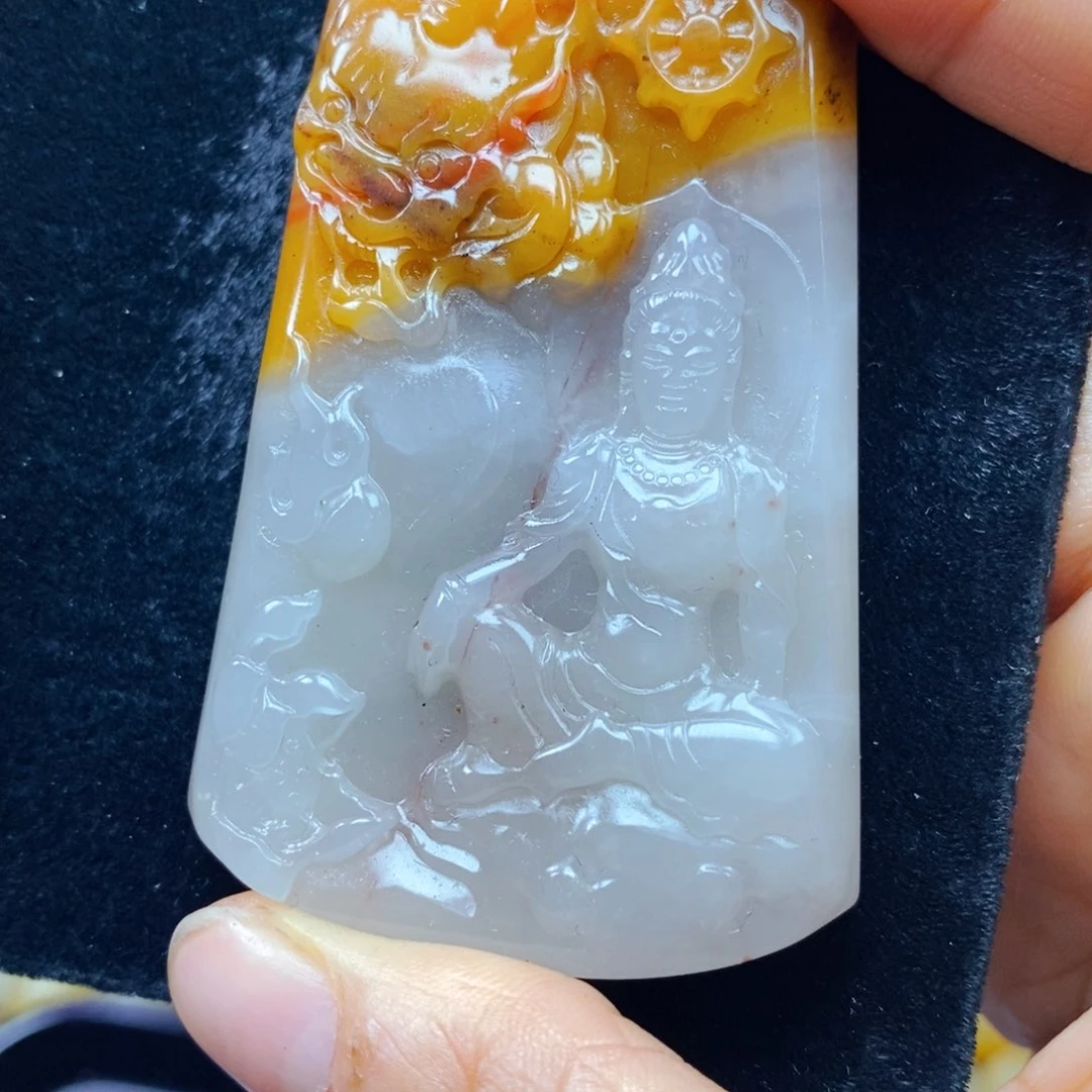 石英质玉（黄龙玉）未镶嵌颈饰