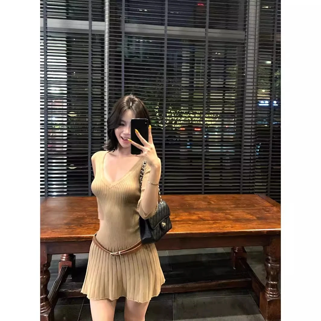纯欲风V领中袖腰带针织连衣裙夏季新款修身显瘦百褶短裙女潮