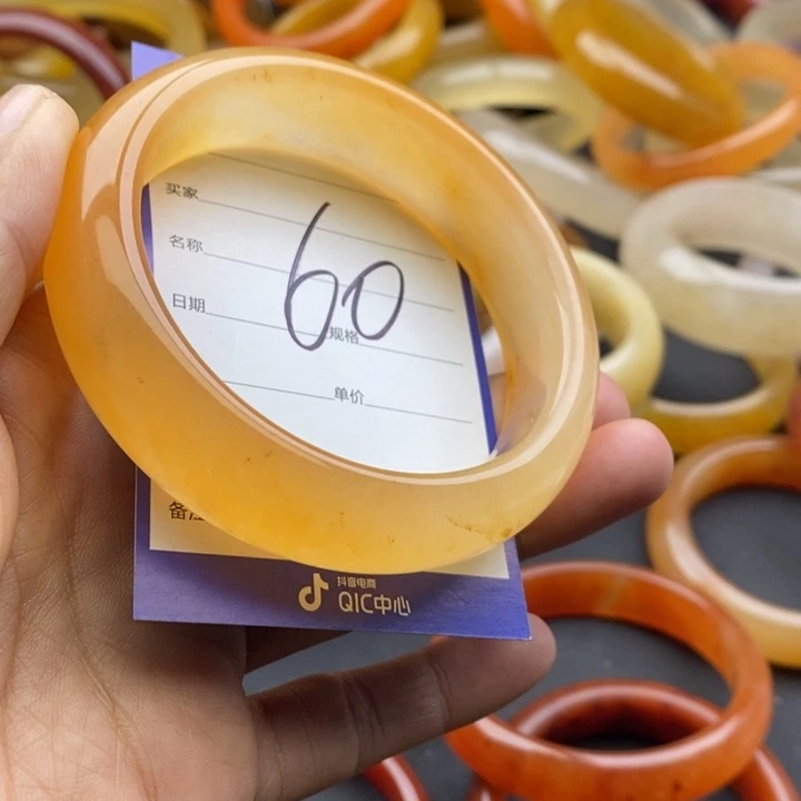 未镶嵌手镯石英质玉