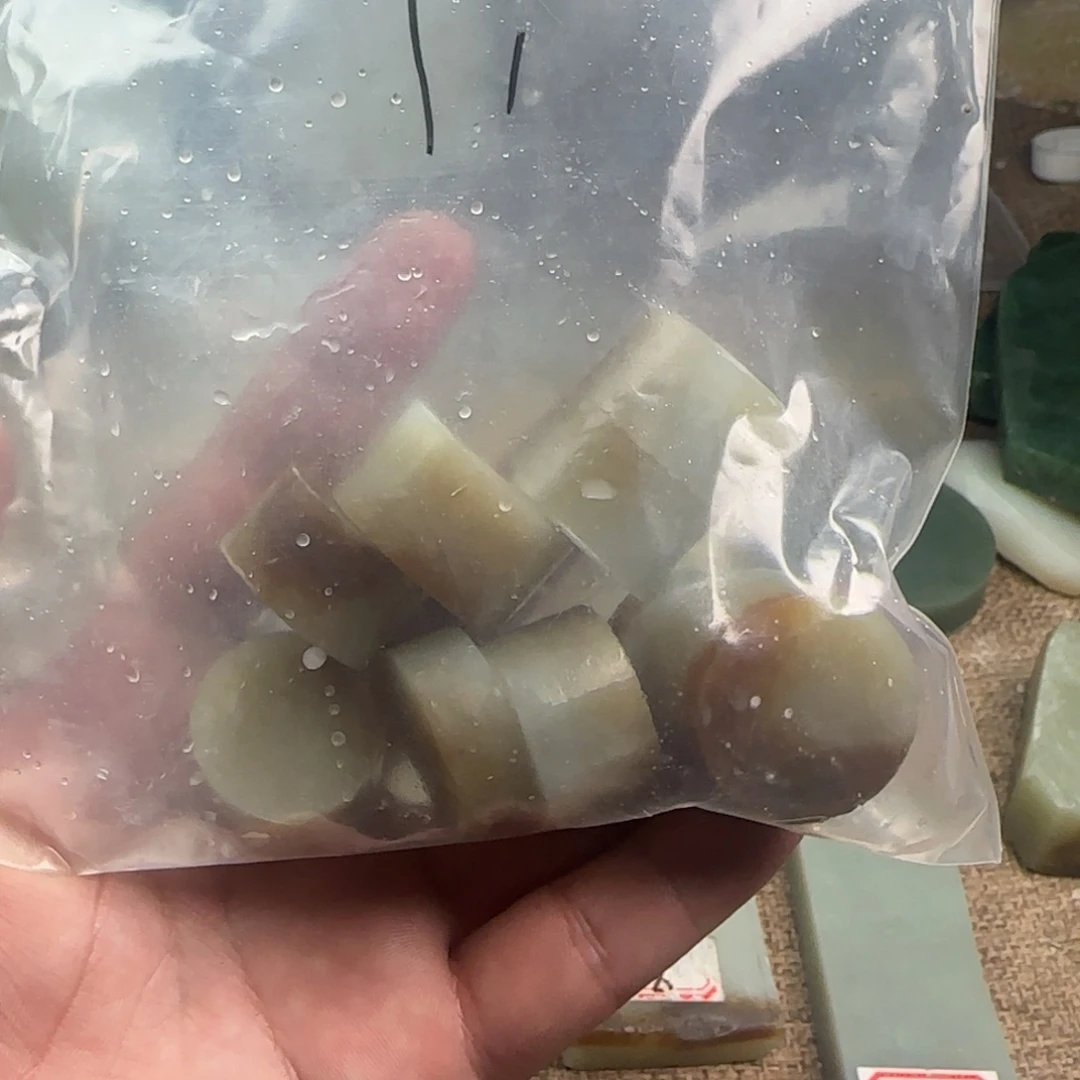 玉***阁和田玉（糖玉）未镶嵌珠宝奇石