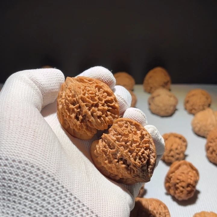 顾***影吊坠文玩核桃满天星