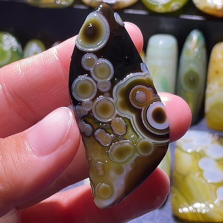 玛瑙/玉髓未镶嵌珠宝奇石
